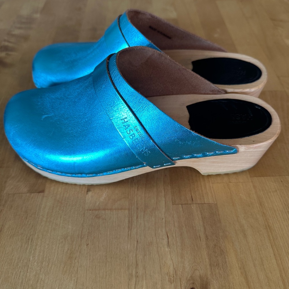 Swedish Hasbeen Husband Clogs - Sparkly Blue Metallic (size 38)
